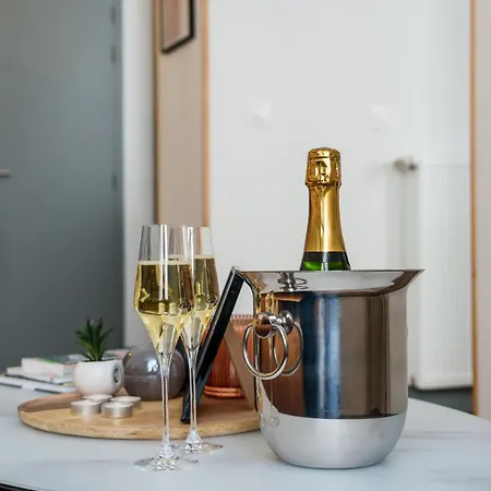 La Cour Du Cygne - By Prestiplace * Tours