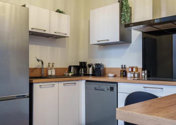 La Cour Du Cygne - By Prestiplace * تور